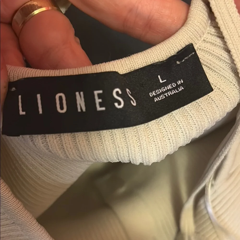 Cream Ribbed Button-Up Tank Top - Picture 3 of 4